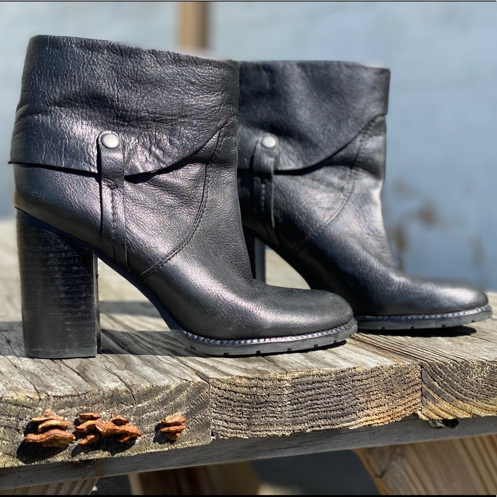 Franco Sarto Size 8.5 Leather Heeled Boots